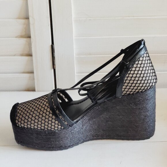 $79 NWT (9) INC Lace Up Wedge - Picture 2 of 11